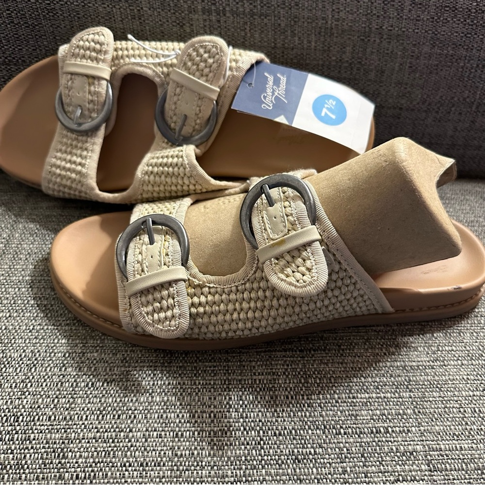 NWT ladies sandals size 7 1/2.